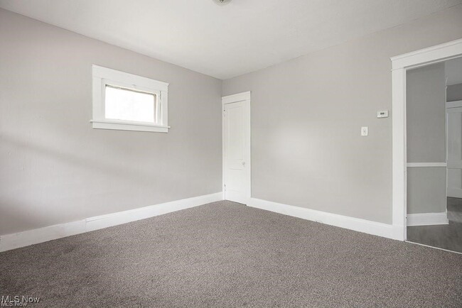 Building Photo - 15517 Kipling Ave