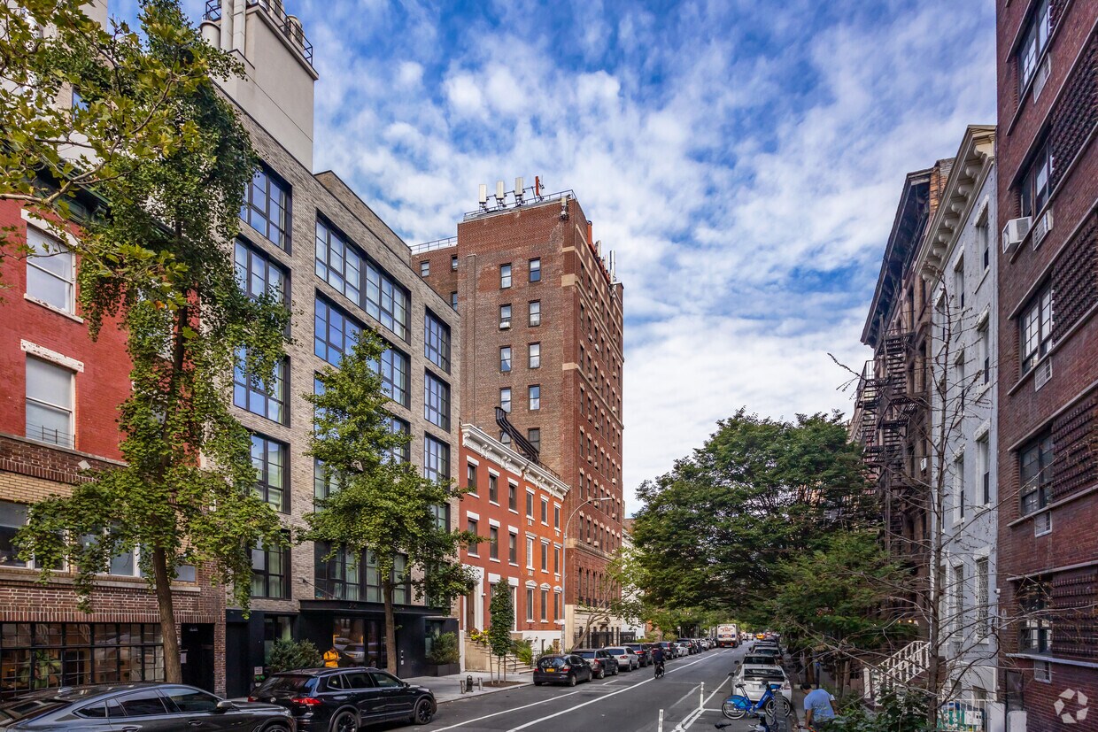 Primary Photo - 222 W 15th St