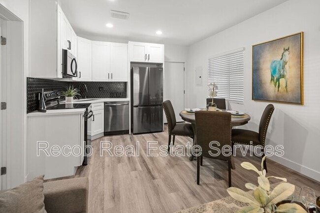 Foto del edificio - 4978-4988 Genesee Avenue