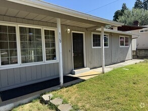 Building Photo - 110 NE Isabell Ave