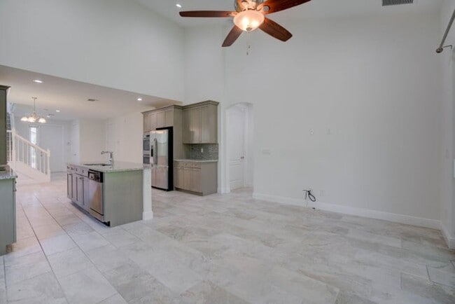 Building Photo - 209 Diamante Way