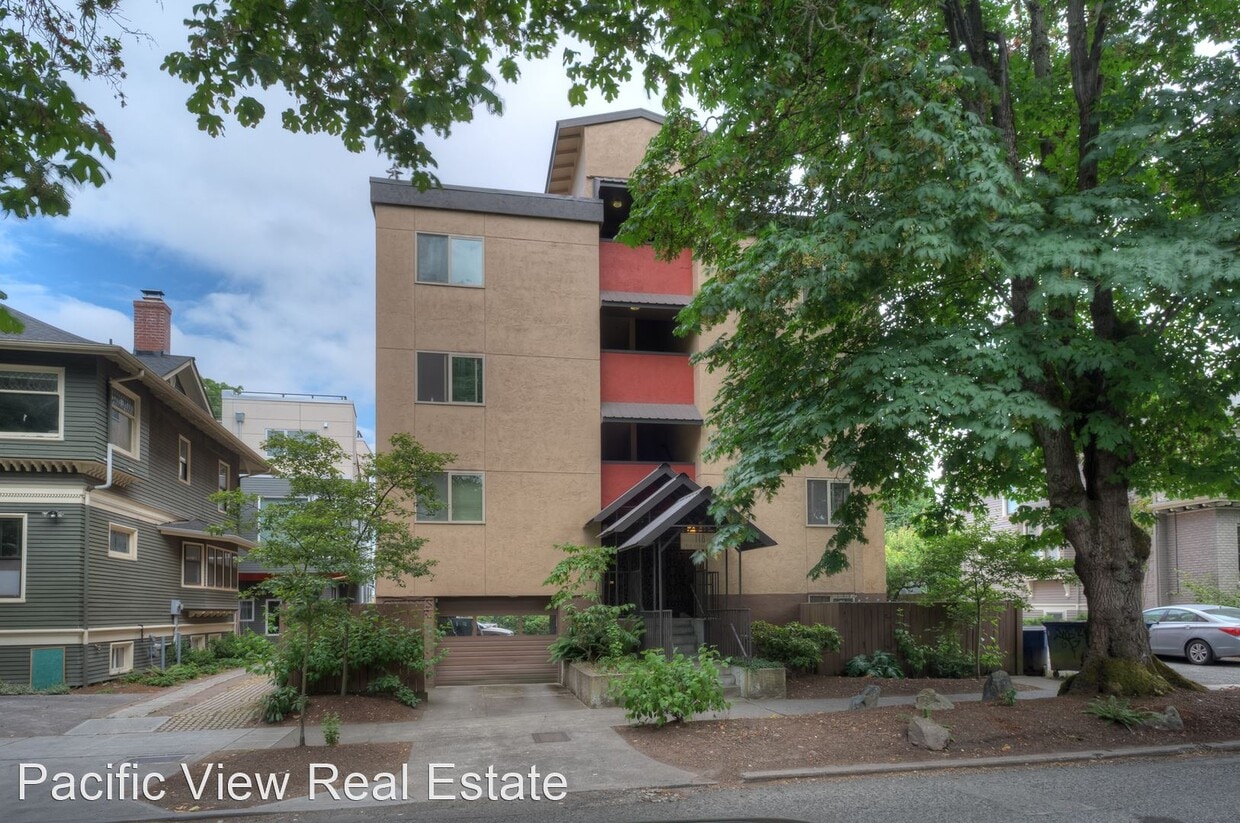 Primary Photo - 118 18th Ave E