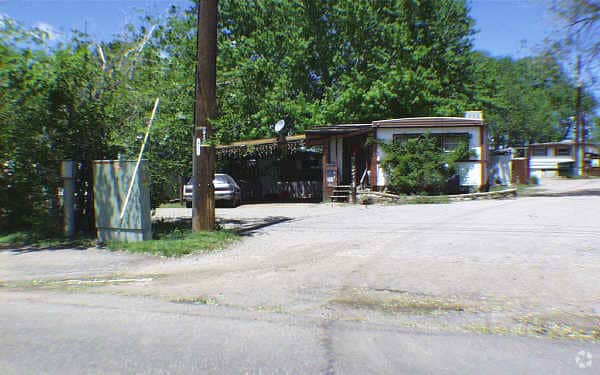 Primary Photo - 220 Mount View Ln