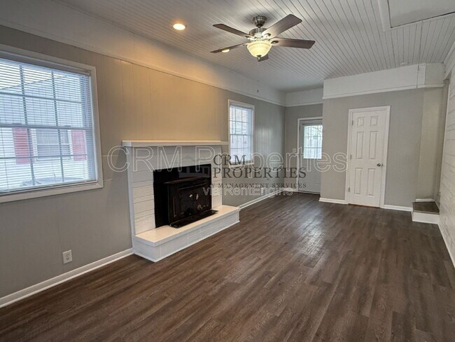 Foto del edificio - 513 James Dr