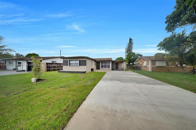 Building Photo - 7762 Plantation Blvd