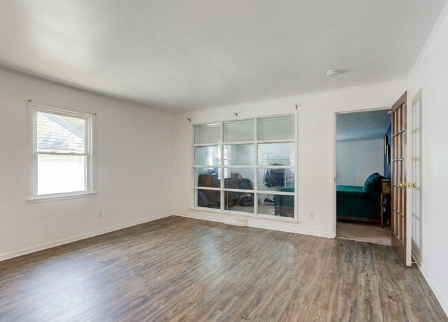 Building Photo - Turn-Key Ranch in Oak Park!