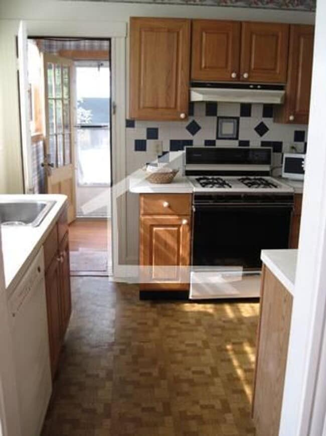 Building Photo - Central Brighton Location. Central Heat/AC, Laundry, Porch, Backyard, Eat-in Kitchen