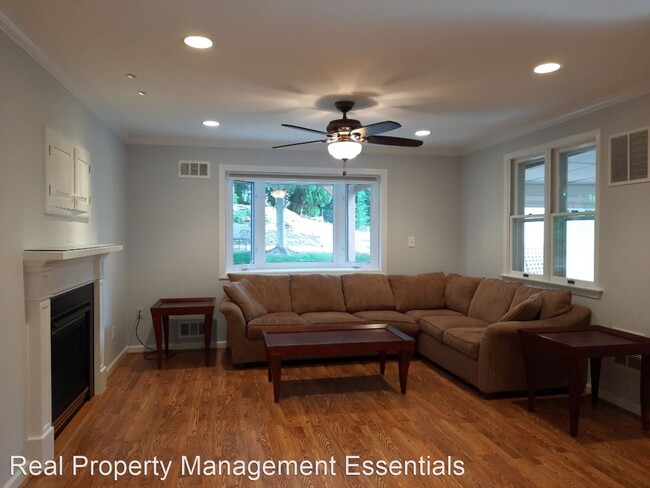 Building Photo - 3 br, 3.5 bath House - 115 Oakway Road