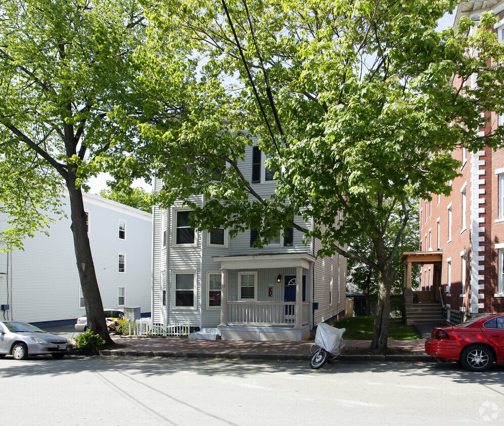 Building Photo - 17 Grant St