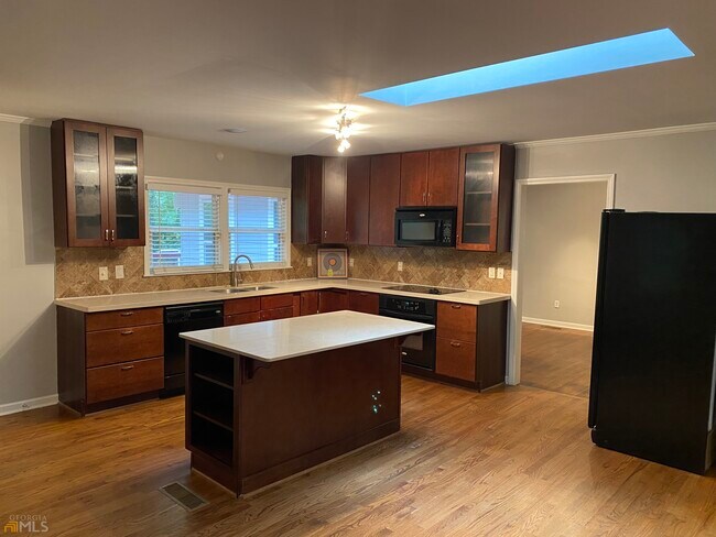 Foto del edificio - 765 Bolton Rd NW