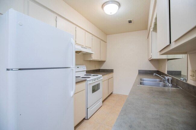 Building Photo - ***1385 N. Salem Road***