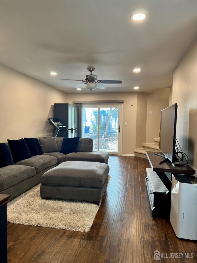 Foto del edificio - 1135 Schmidt Ln