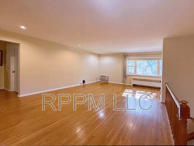 Building Photo - 24 Wedgewood Dr