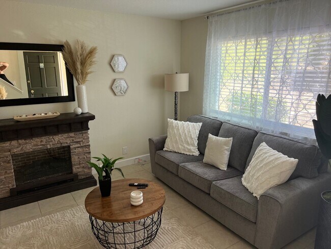 Foto del edificio - Charming 3 Bedroom Townhome in Vacaville