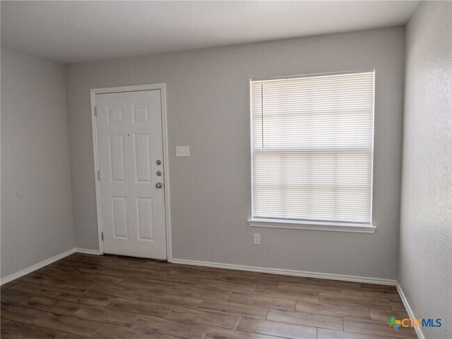 Building Photo - 2704 Edgefield St