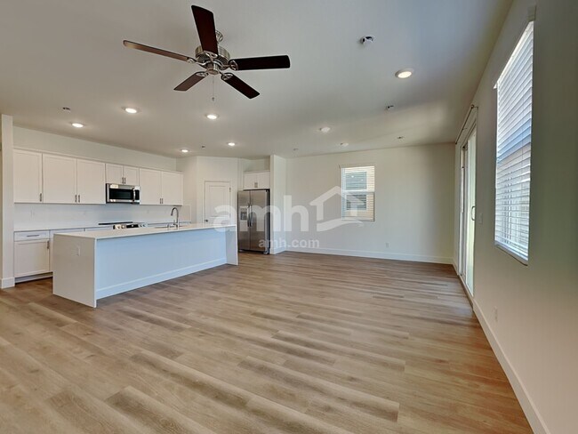 Building Photo - 9130 Fiesta Impatiens Ct