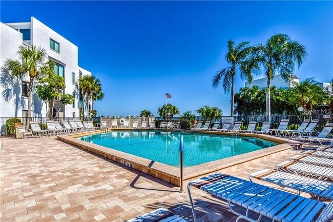 Foto del edificio - 2955 N Beach Rd