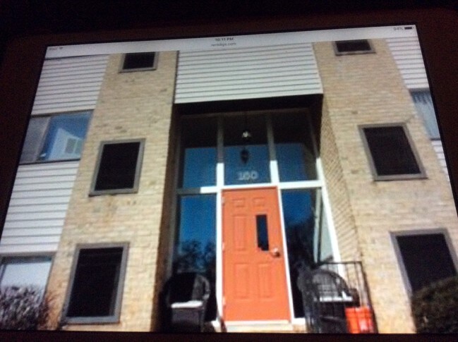 Building Photo - 150 Royal Oak Dr