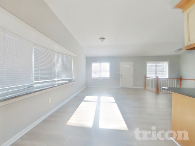 Building Photo - 1614 Thomas Rd