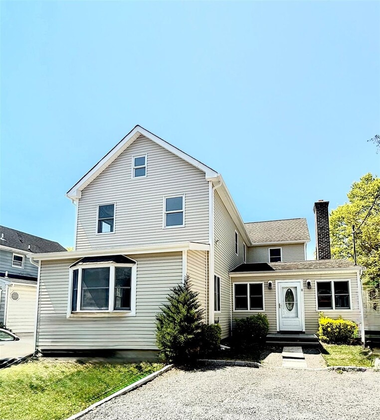 Primary Photo - 8 Maple St