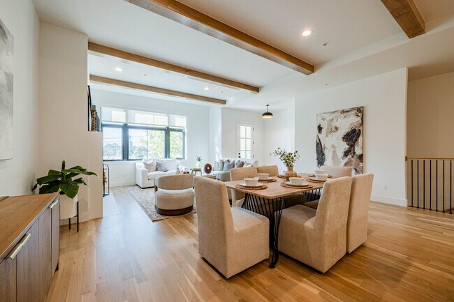 Foto del edificio - 1045 E 8th St