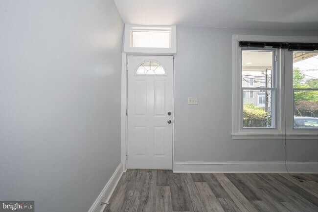 Building Photo - 208 Holland Ave