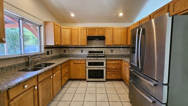 Foto del edificio - 3 bed 2 bath