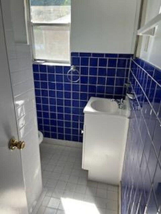 Building Photo - Available Now! MOVE IN SPECIAL HALF OFF FI...
