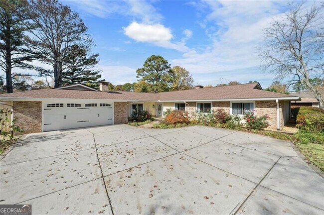 Building Photo - 961 Indian Hills Pkwy NE