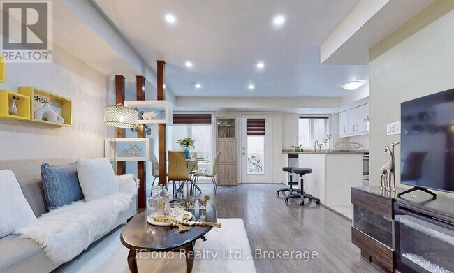Building Photo - 55 Lindcrest Manor