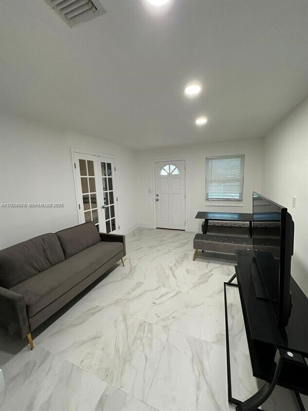 Foto principal - 2320 SW 44th St