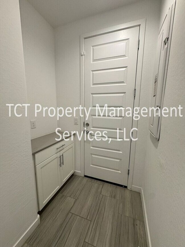 Foto del edificio - Beautiful 3 Bedroom Townhome in Eastmark Community!