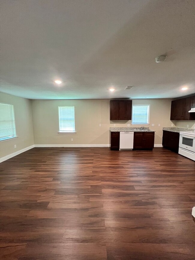 Foto del edificio - Newly remodeled 4bed/2bath in Orange, TX