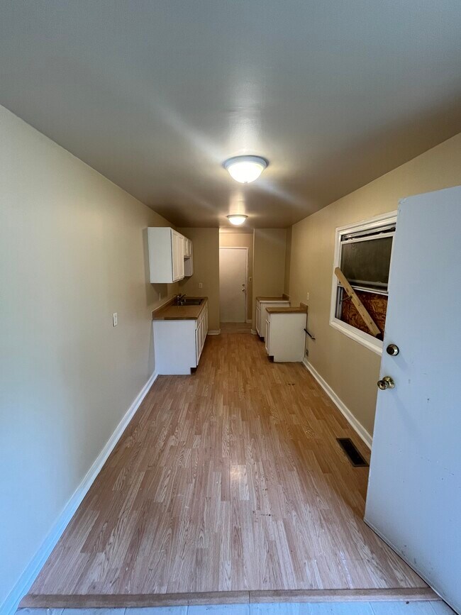 Building Photo - 1411 E 51st Ave