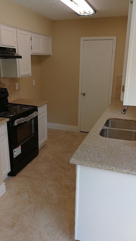 Building Photo - 16806 Espinosa Dr