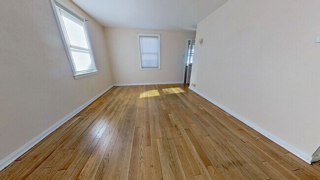 Building Photo - 889 Tioga St