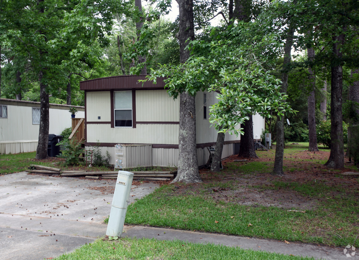 Building Photo - Lee Acres Mobile Home Park