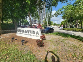 Building Photo - 20100 W Country Club Dr