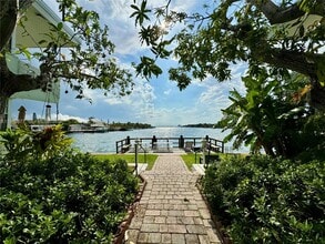 Building Photo - 8620 Byron Ave