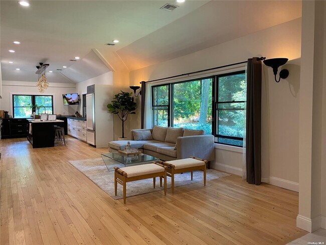 Foto del edificio - 55 Sunken Orchard Ln