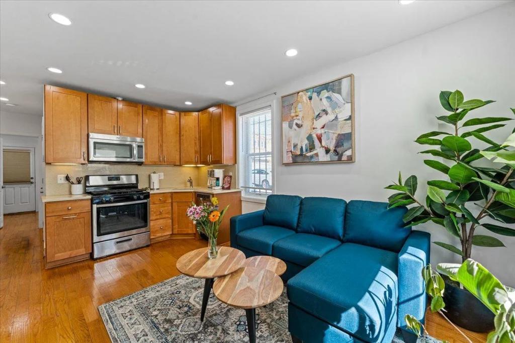 Foto principal - 1740 H St NE