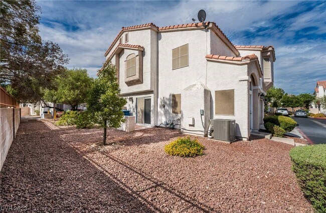 Foto del edificio - 4032 Castle Cove Dr