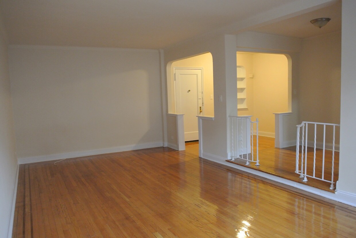living room - 49-15 Skillman Ave