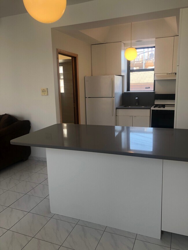 Foto del edificio - 537 N Claremont Ave