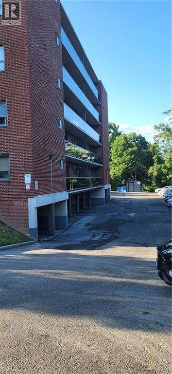 Photo du bâtiment - 2373 King St E