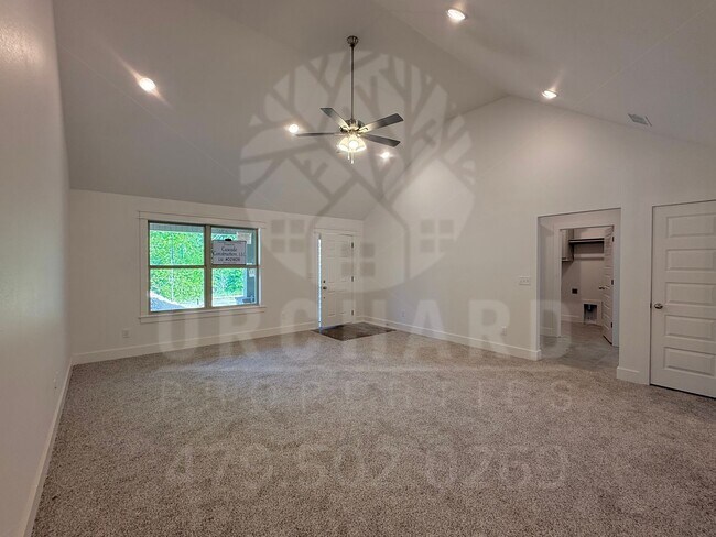 Building Photo - Single-Family Home- 2 Bed/ 2 Bath w/ Hobby...