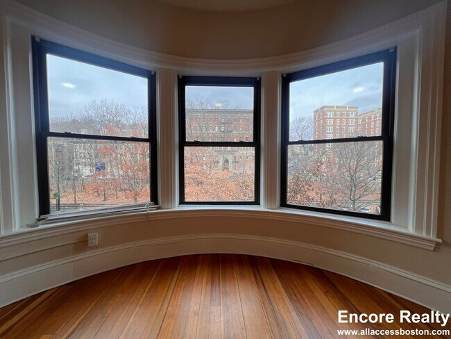 Building Photo - 1463 Beacon St