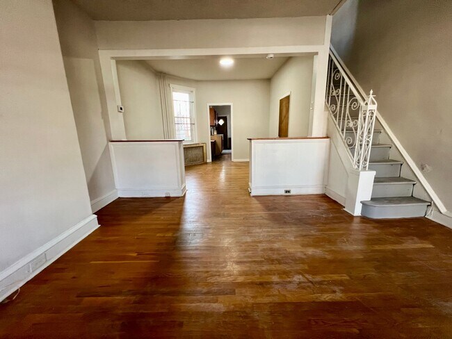 Foto del edificio - Stunning 3-Bedroom Townhome in Kingsessing! Available mid-April!