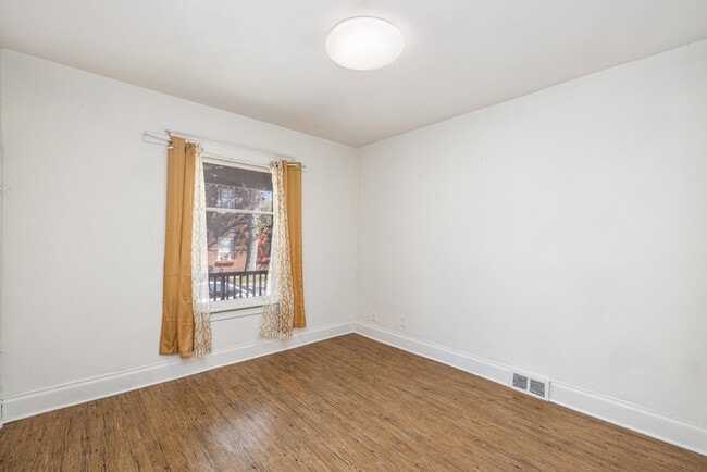 Building Photo - 605 E Wright St