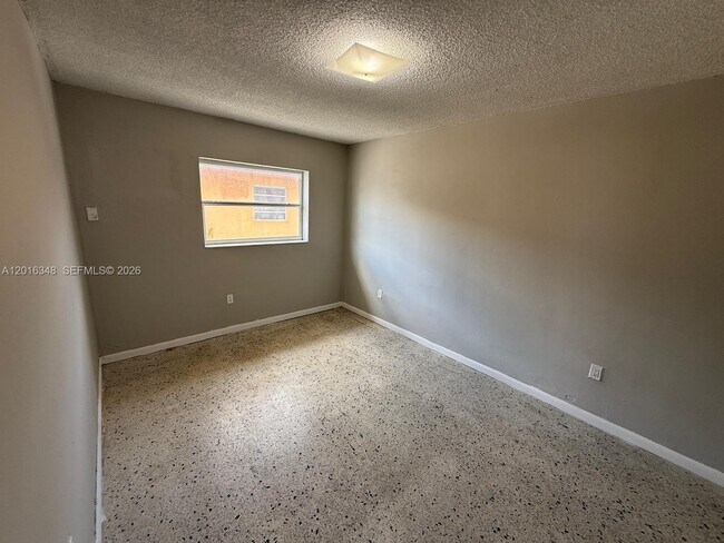 Building Photo - 3045 NW 21st Ct